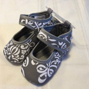BABY BELLA MAYA gray and white booties size 6 to 12 months Royal Mist NWT